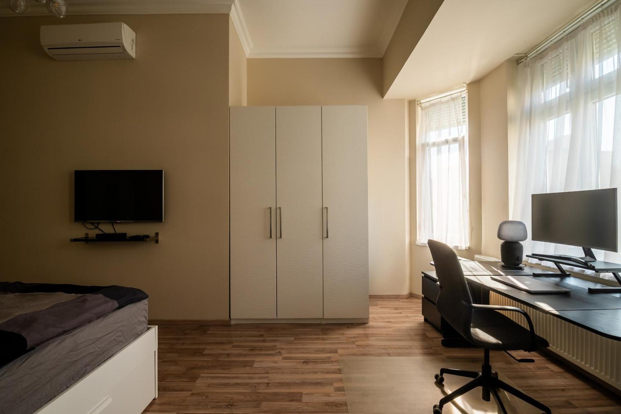 Apartment D17 *